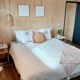 Unique Farm Stay - Phillip Island - Breakfast included, Hotel in Rhyll