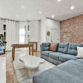 Bedstuy Private Bedroom at shared stunning Brownstone !, hotel a Brooklyn