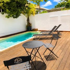 Charming house with pool in a historic aréa, hotelli kohteessa Noumea