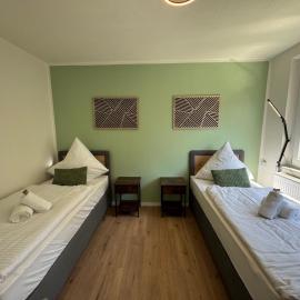 DemakoriHome - Business Apartment 2 SZ 5P im Grünen, hotel en Apolda