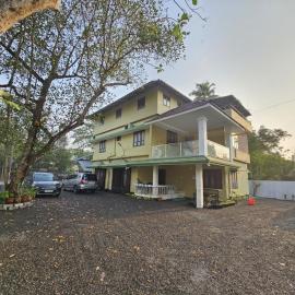 Madonna Meadows Homestay, hotel in Mararikulam