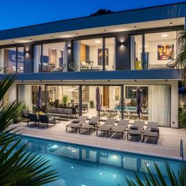 Luxury TABOO Villa & Spa in Medulin for 8 people with heated pool & wellness area, Hotel in Medulin