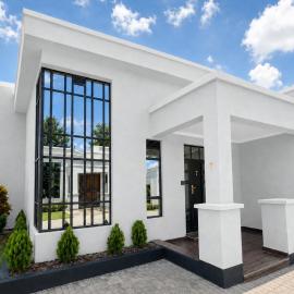 Pequeno Cielo, Sagana - 3BR Family Getaway, hotel in Sagana