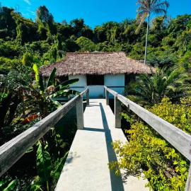 Canopee Lodge، فندق في Nosy Komba