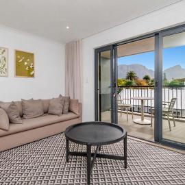 The Nova Stylish 2BR Pool & Parking, hotel a Wynberg