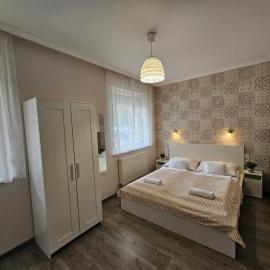 Zoli Apartmanok-Timi Kölcsey 34-36، فندق في هایدوسوبوسلو
