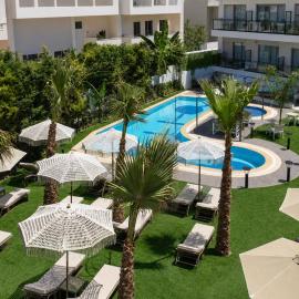 Leonidas Hotel & Apartments