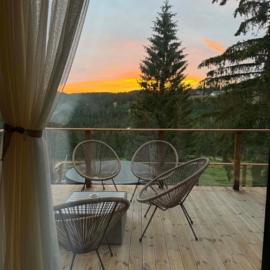 SevenHeaven, hotel u gradu 'Mărişel'