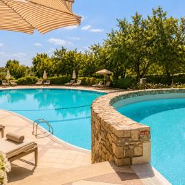 The Artist - Apartments with Private Garden in Residence with Pool، فندق في مانربا ديل جاردا