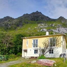 Lofotenhaus direkt am Skjelfjord, hotelli kohteessa Skjelfjord