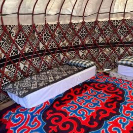 Yurt Camp、Barskoonのホテル