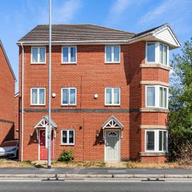 Cozy 4Bed Birkenhead Home Ideal for Contractors