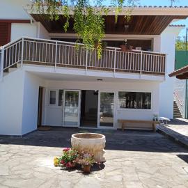 Casa Vidana con jardín privado y pista de pádel