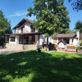 Casa Carolianne، فندق في برانْ
