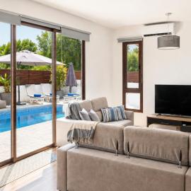 Palm Tree Villa By Staycom، فندق في فوروكليني