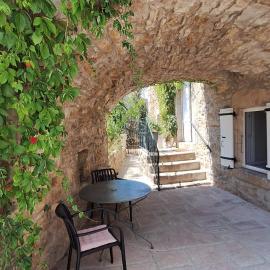 L' Authentique-CAVE Les Assions, hotel em Les Assions