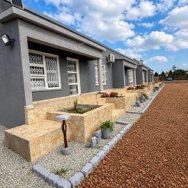 Mvula Zehlobo Apartments, hotel di Siteki