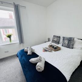 Bolton Terrace - 2 Bedrooms - Sleeps 4, hotel in Workington