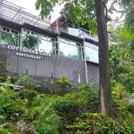 Cottages & Cafe, khách sạn ở Dogadda