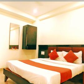 Udupi Grand Lodging and Boarding, готель у місті Chākan