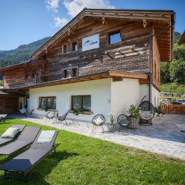 Boutique Apartment BERGLIEBE inklusive Joker Card Sommer, hotel in Saalbach-Hinterglemm