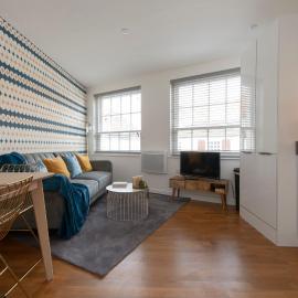 Airy One Bedroom Flat - Prime Location