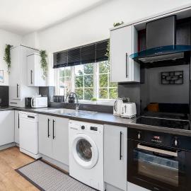 1 Bedroom Apartment with Free Parking in Swallownest, Sheffield