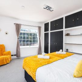 1 Bedroom Apartment with Free Parking in Swallownest, Sheffield