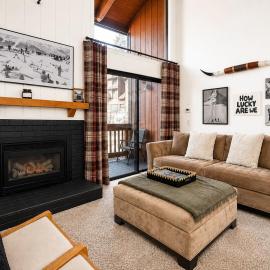 Epic Condo walk to Canyon Lodge, hotel in Mammoth Lakes