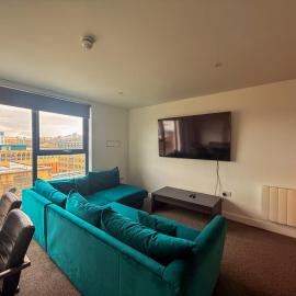 Modern Central Apartment Sleeps 6, Free parking