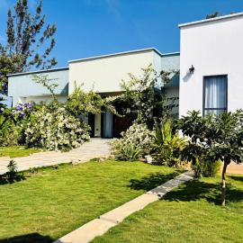 Bougainvillea House, hotel a Mwaja