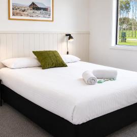 Penola Coonawarra Caravan Park -One-Bedroom Deluxe Villa
