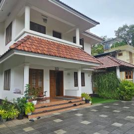 Chirakkal House AC 2BHk house near Amala Hospital
