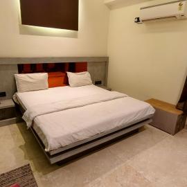Smj international hotel, hotel en Mandlā