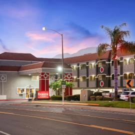 Ramada by Wyndham Ontario Airport & Convention Center, hotel di Ontario