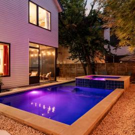 Walk to Rainey St - Pool - Hot Tub - Fire Pit