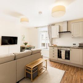 Stylish TownCentre ApartmentKing BedCotswold Way - Pass the Keys