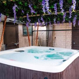 Rochdale House Sleeping 13, Hot Tub & Parking