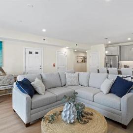Modern 3BR condo with Pool & Private garage