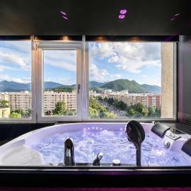 Panoramic Studio - Jacuzzi & Tâmpa View