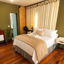 Villa Pella - Chalé Jasmim- com café manhã, hotel i Piedade do Paraopeba