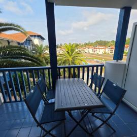 Appartement 3 chambres 3 étoiles SOCOA – hotel w mieście Urrugne