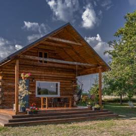 Dom pod Dębami - drewniany domek z basenem, kominkiem i ogrodem, hotel u gradu 'Czerce'