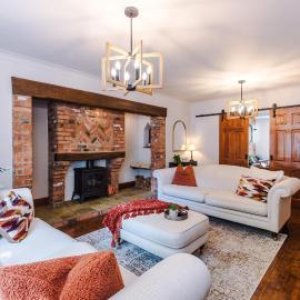 Stunning Solihull & Birmingham Park Escape-5 Double Bedrooms Sleeps 10 -LWB Van X2 Parking 2 Living Rooms 2 Bath - Damson Parkway - Catherine de Barnes - Minutes to JLR BHX HS2 Mell Square - By Samina Arz Stays - Hot Tub Due week 2-3 of Aug