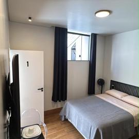 1Studio ao lado da Praça Augusto Silva, PRÓXIMO À UFLA E UNILAVRAS, hotel em Lavras