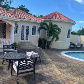 Viesnīca Plantation Villa with Pool-5-Min Walk to Plantation Cove pilsētā Banks