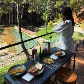 Chalé com banheira, piscina e cachoeira privativa, hotel in Taubaté