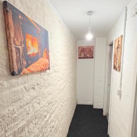 Attractive Cave Style 2 Bedroom Apartment