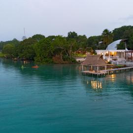 GlampCalar lagoon front bungalows, hotel sa Rancho Bacalar