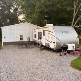 Cozy Camper، فندق في Creal Springs